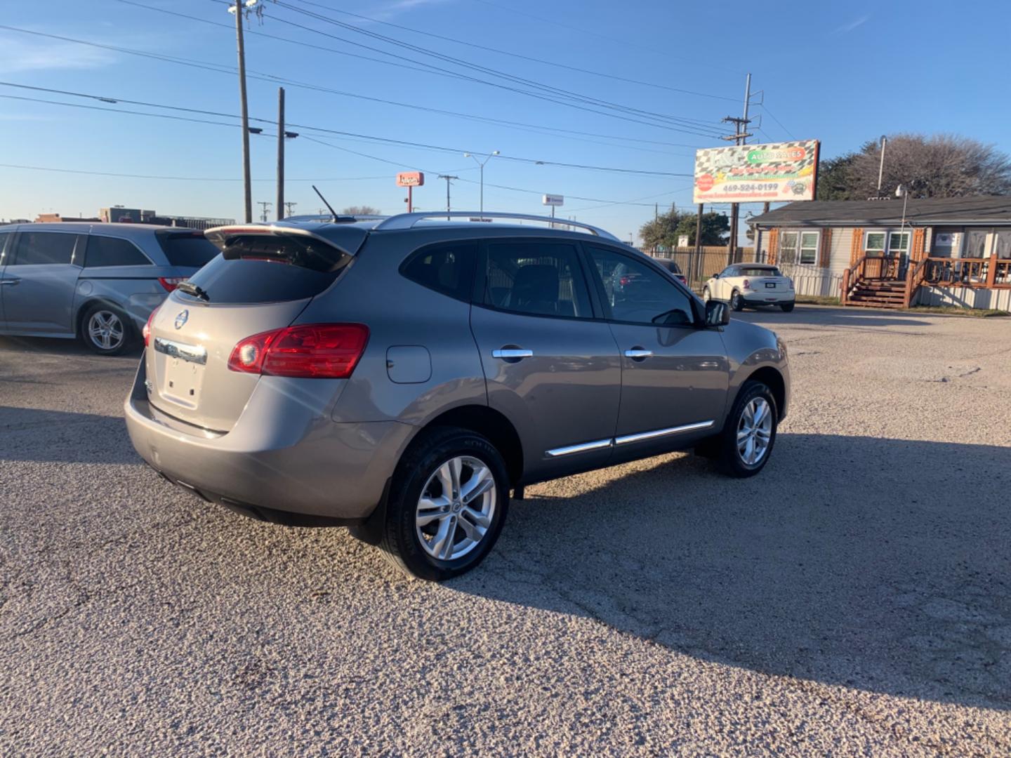 2015 Gray /gray Nissan Rogue Select (JN8AS5MT8FW) , AUTOMATIC transmission, located at 1830 North Belt Line Road, Irving, TX, 75061, (469) 524-0199, 32.834373, -96.993584 - Photo#3